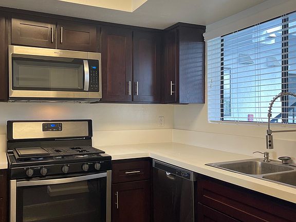 3rd image of 2250 N Niagara St APT 214