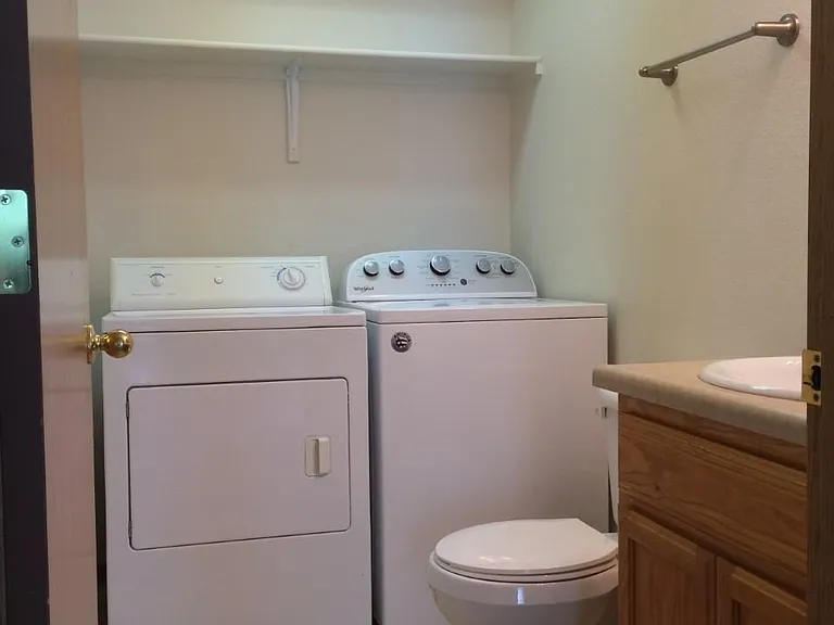 436 Holbrook Ln #C — Photo 17
