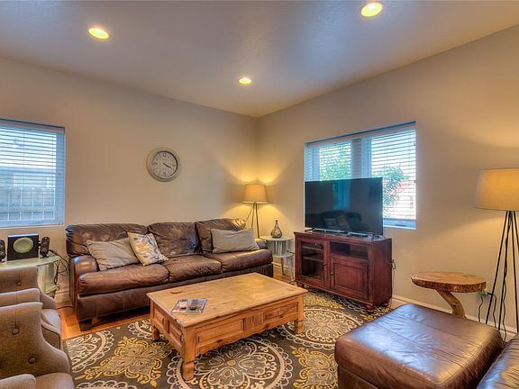 2nd image of 1532 W Nevada Pl