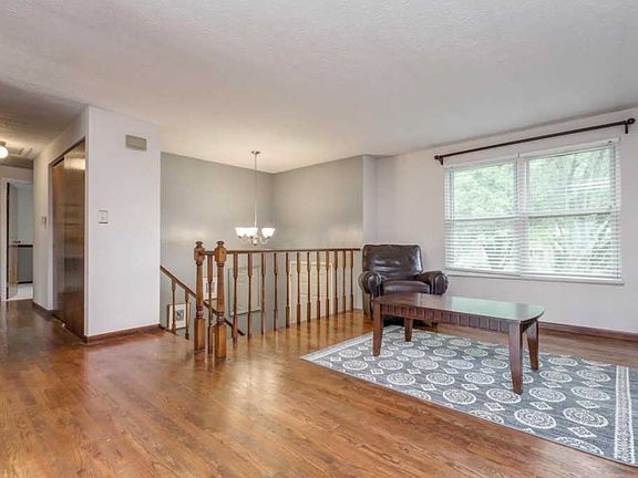 4th image of 8825 Minturn Ct
