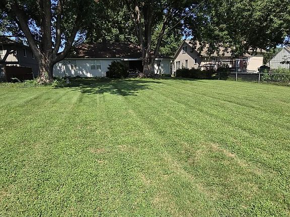 2nd image of 8507 W 98th St