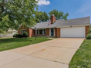 10017 Coventry Ln, Saint Louis, MO 63123