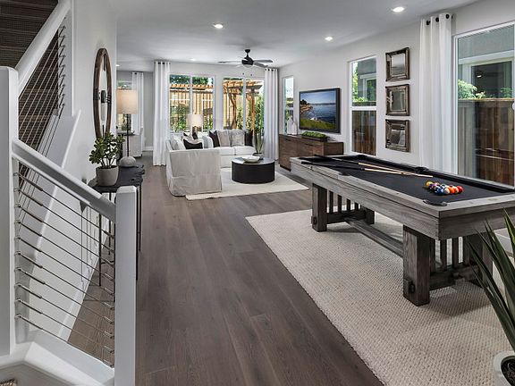 Roslyn Entry Flex Room