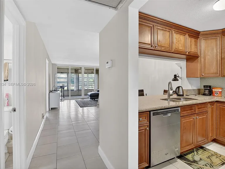 9330 Lagoon Pl #307 — Photo 6
