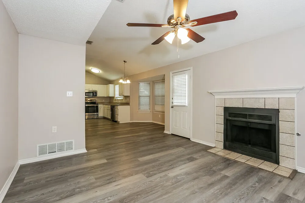 4 bed, 2.5 bath, 1873 sqft, $2,515 — Photo 4