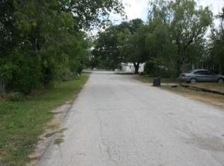 1506 Hackberry St, Three Rivers, TX 78071