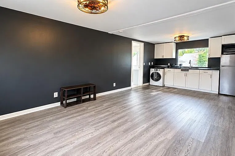1 bed, 300 sqft, $900 — Photo 2