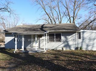 215 N Garfield Ave, Bonner Springs, KS 66012
