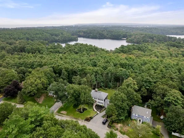 14 Sleepy Hollow Dr, Plymouth, MA 02360