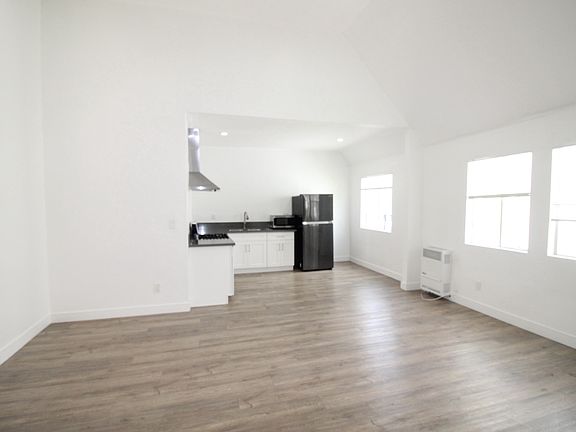 4th image of 722 S Manhattan Pl #305C