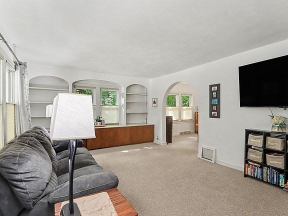 3rd image of 4251 E Kirby Rd