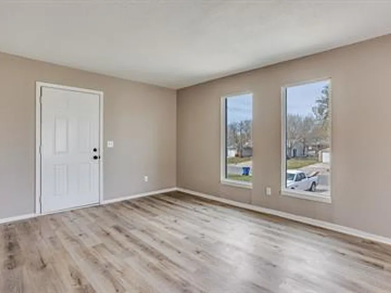 1515 E El Monte St — Photo 3