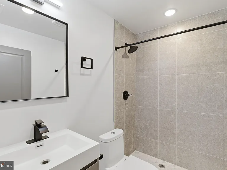 1025 W Orleans St — Photo 21