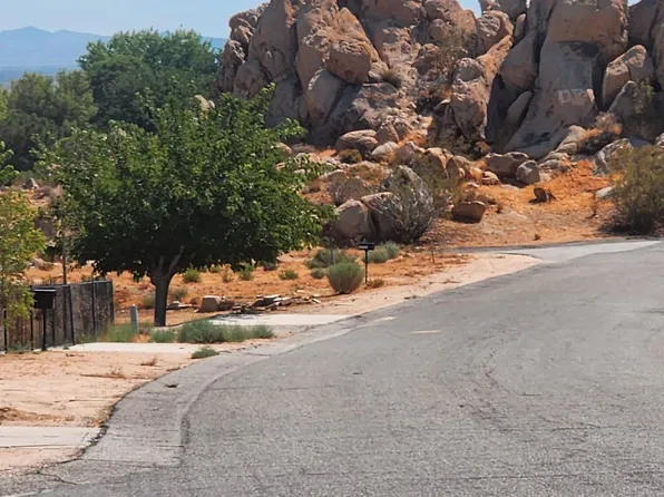 Lakespring Ave, Palmdale, CA 93591