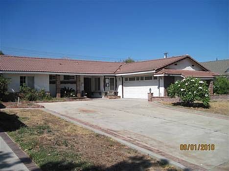 2nd image of 740 W La Deney Dr