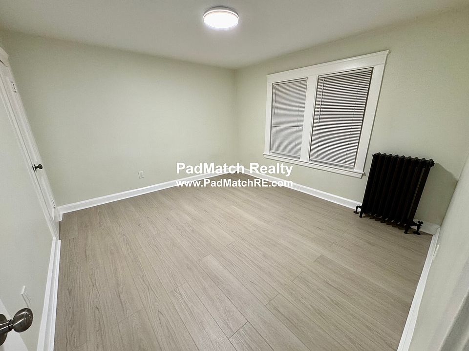 Bedroom 1 - Large