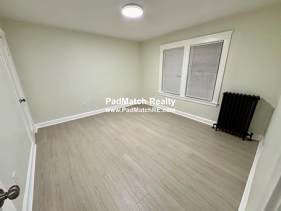 Bedroom 1 - Large