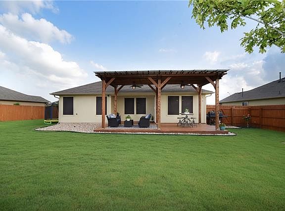 3rd image of 403 Camellia Dr