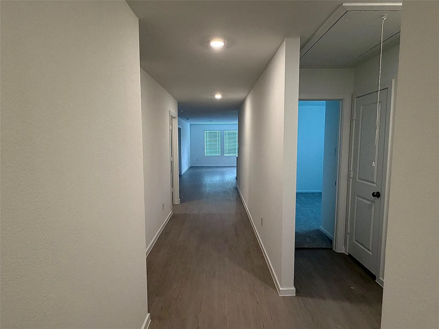 4 bed, 2.0 bath, 1716 sqft, $2,375 — Photo 4