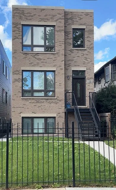 3 bed, 1350 sqft, $2,500 — Photo 1