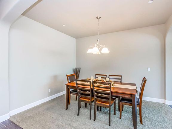 5th image of 3049 N Vahe Ave