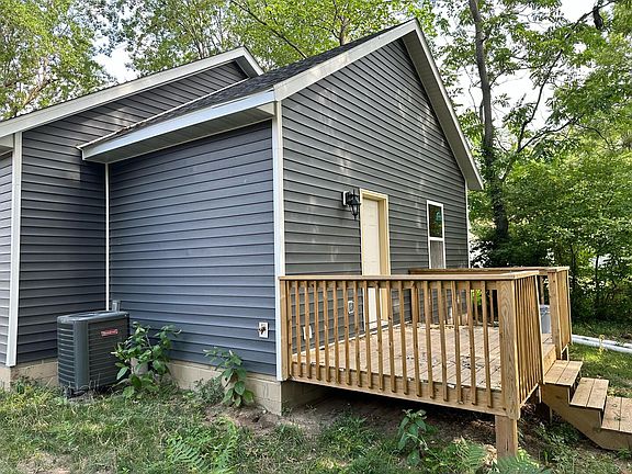 3rd image of 704 Washington Ave