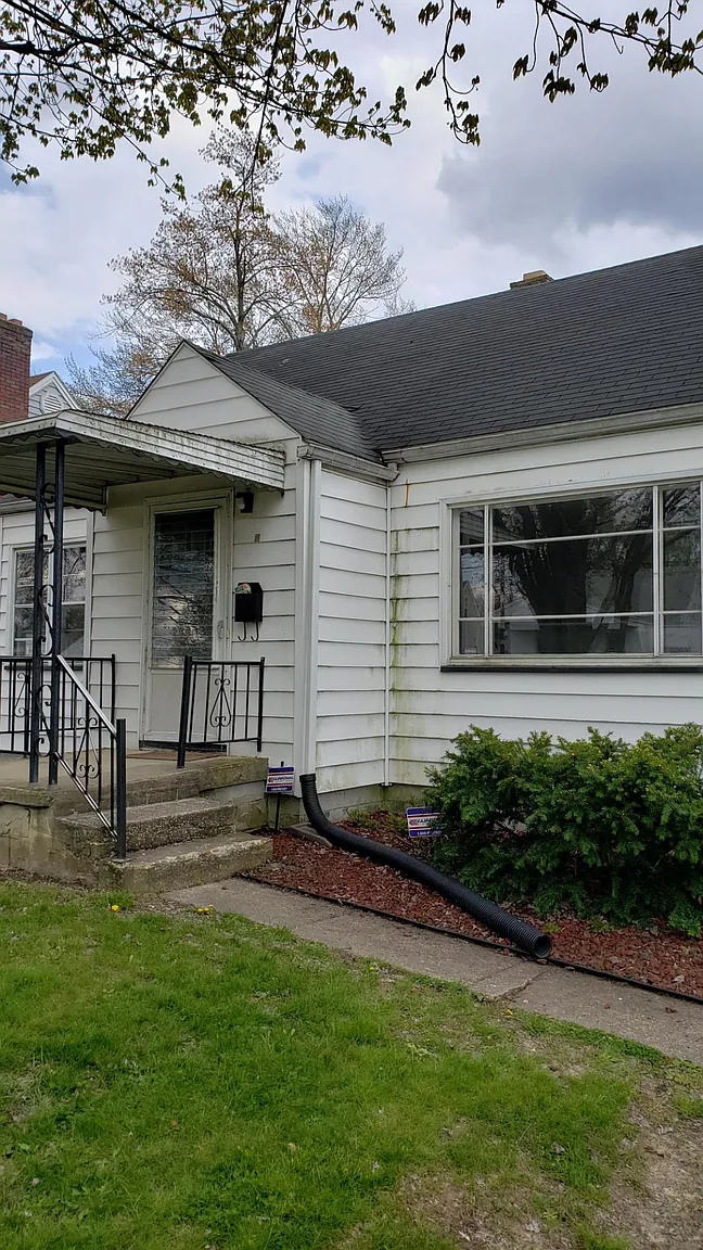 1529 Medford Ave photo 1