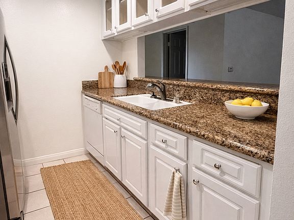 4th image of 1001 Park Ave Unit 303