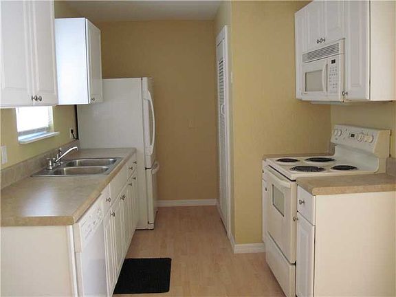 5th image of 785 11th Ct SW