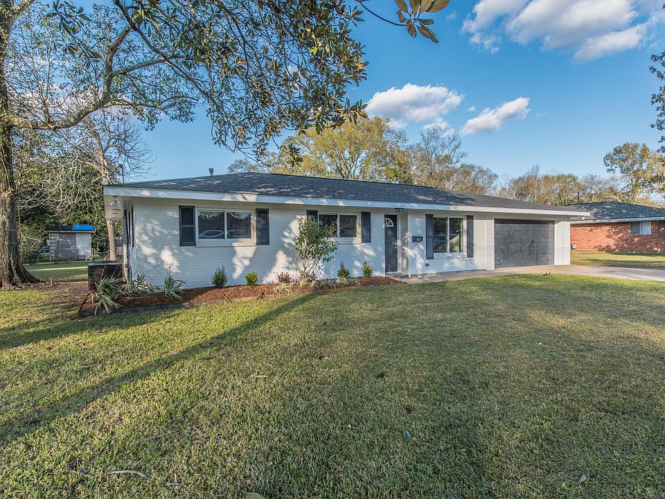 1st image of 105 Charles Dr