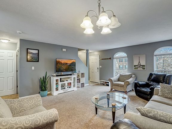 5th image of 3083 Armory Dr