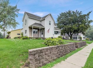 633 S Water St, Lomira, WI