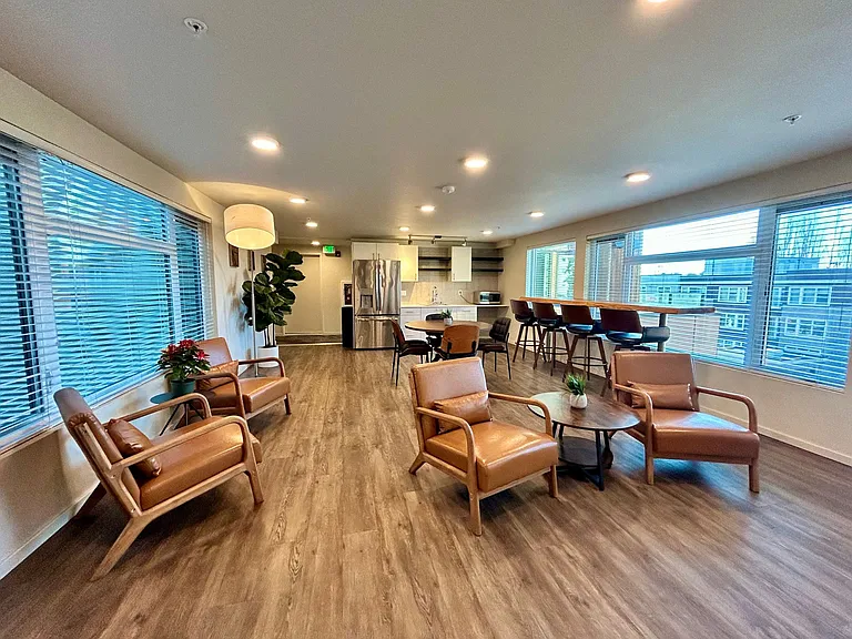 Plaza Apartments — Photo 7