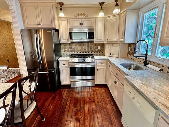 2nd image of 80 Harvey Ave #1