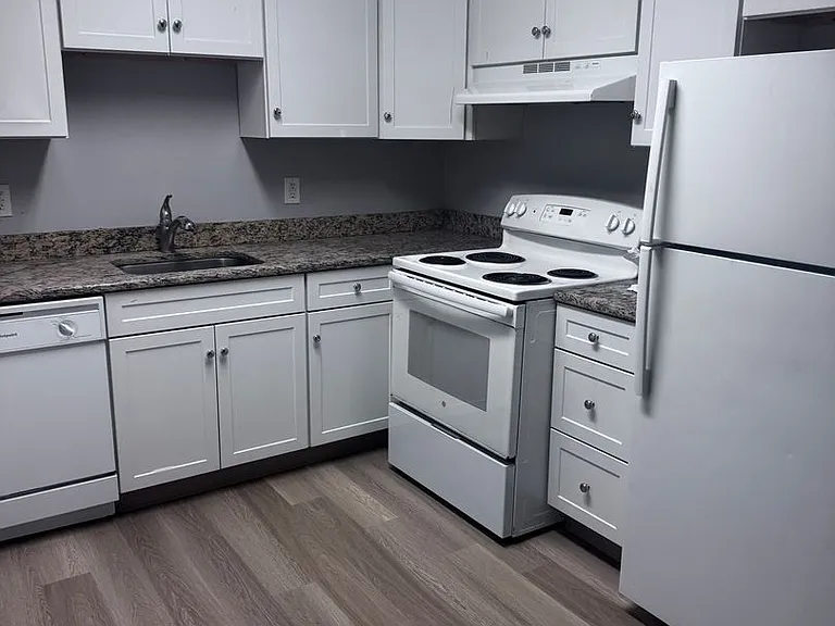 Valley Brook Apartments — Photo 9