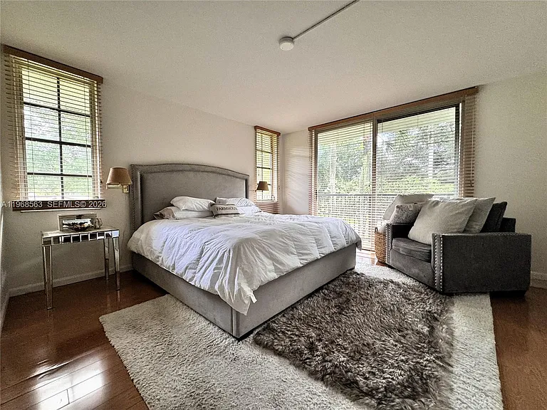 901 W Cypress Ln #201 — Photo 9
