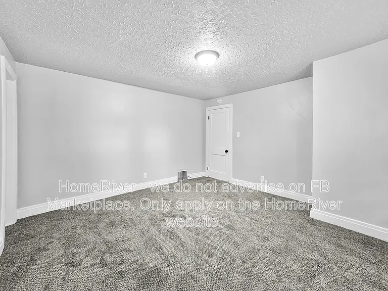 2304 Rockford Ln — Photo 5