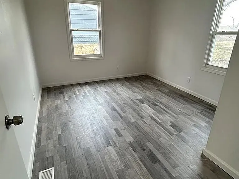 8 Saint Gregory Dr — Photo 5