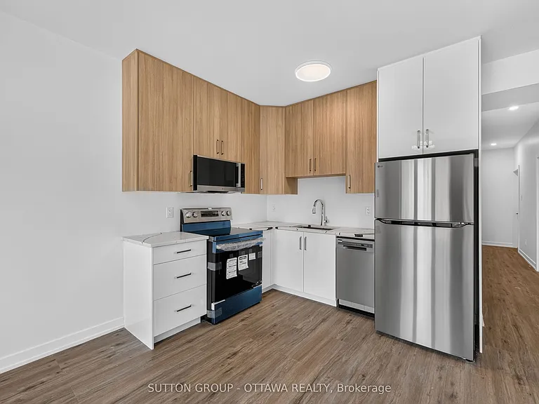 944 Woodroffe Ave — Photo 5