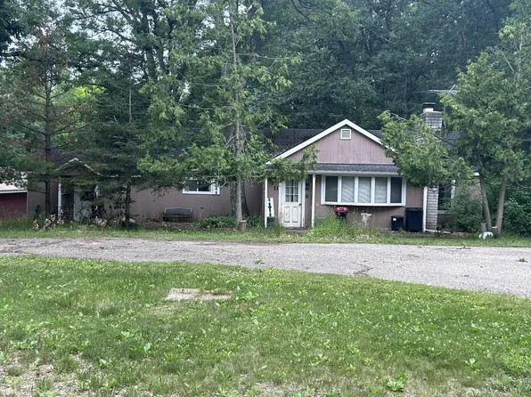 11 Ranch Rd, Indian River, MI 49749