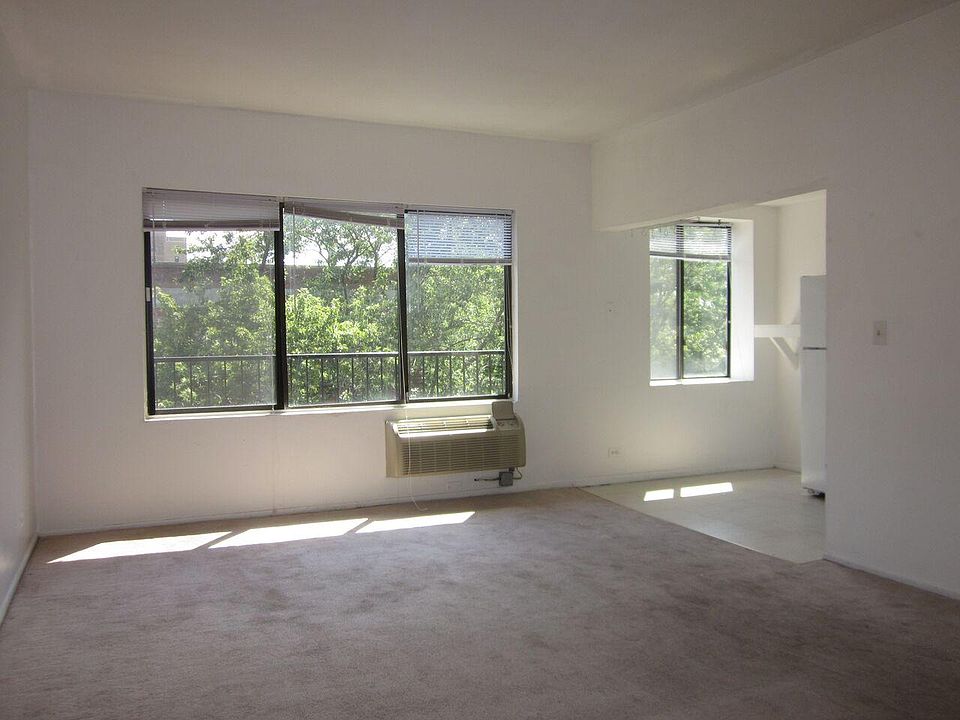 1st image of 1026 W Ainslie St #2