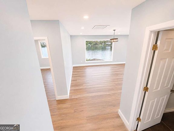 6th image of 140 E Hamm Rd