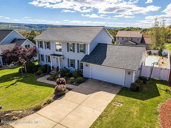 3rd image of 413 White Birch Dr