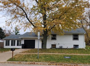 371 Coloma Ave, Coloma, MI 49038