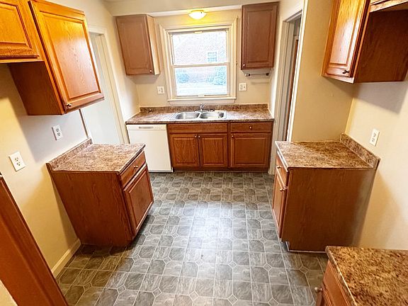 2nd image of 1007 Pagel Ave