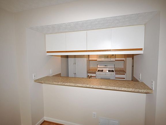 3rd image of 5707 Apricot Ln