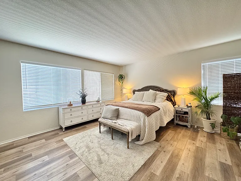 1551 Sapphire Ln — Photo 10