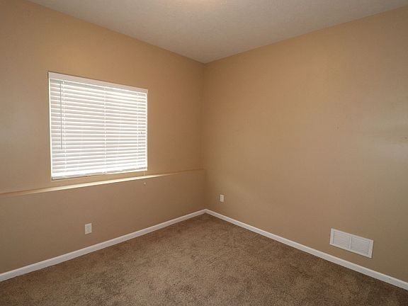 5th image of 374 Michaels Ct