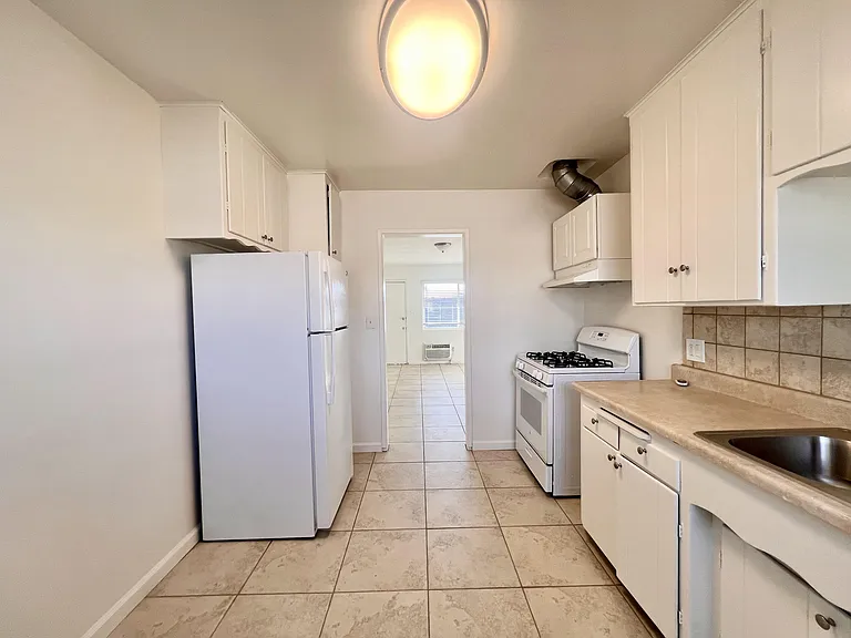 Eat-in Kitchen