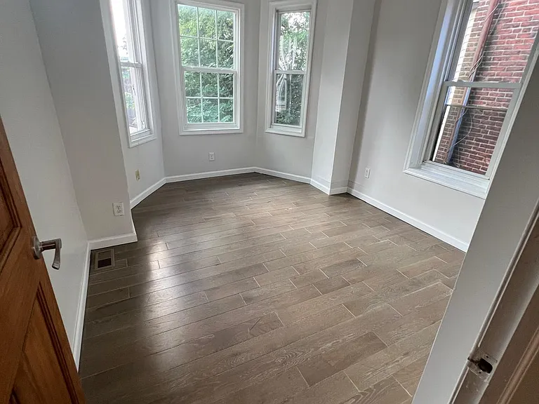 669 N Brooklyn St — Photo 19
